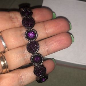 Elastic bracelet. Purple crystals
